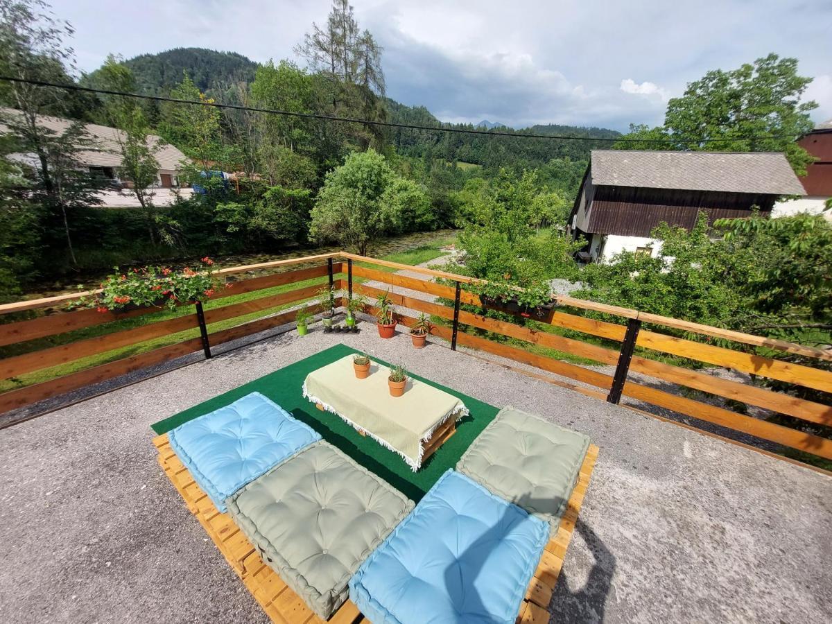The Riverside Chill Hostel بليد المظهر الخارجي الصورة